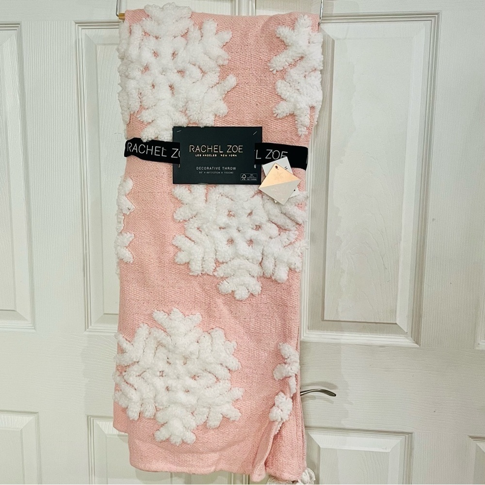 HTF Viral Rachel Zoe Holiday Snowflake Decorative Throw